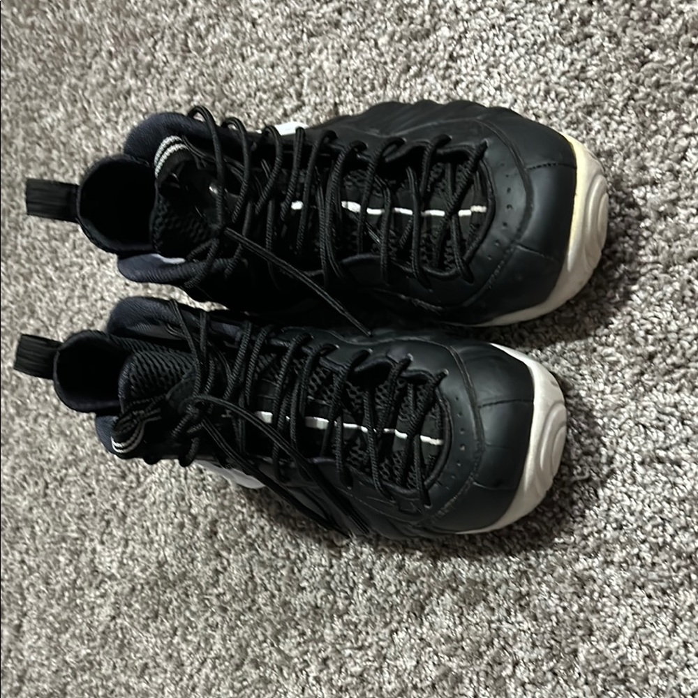 Nike Men's Black Foamposite Athletic Shoes